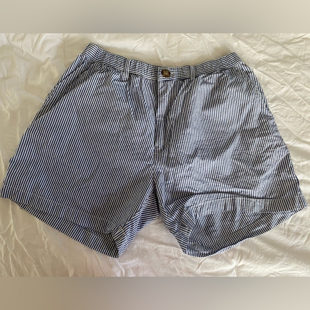 Sear sucker blue and white shorts